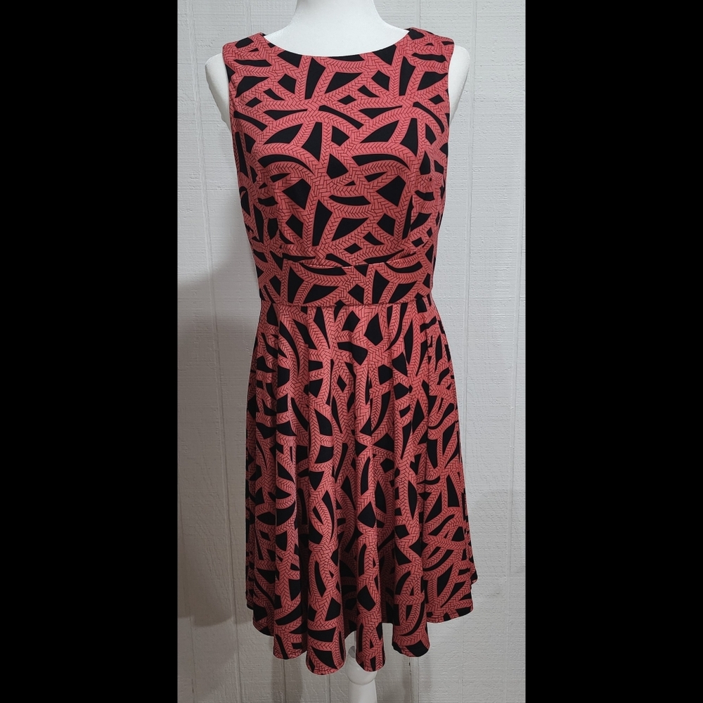 Donna Morgan Fit and Flare Dress Size 8 Sleeveless Red Black Back Zip
